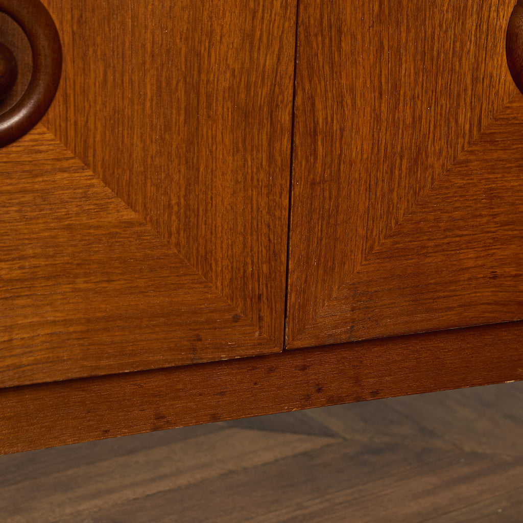 イギリス ヴィンテージ サイドボード