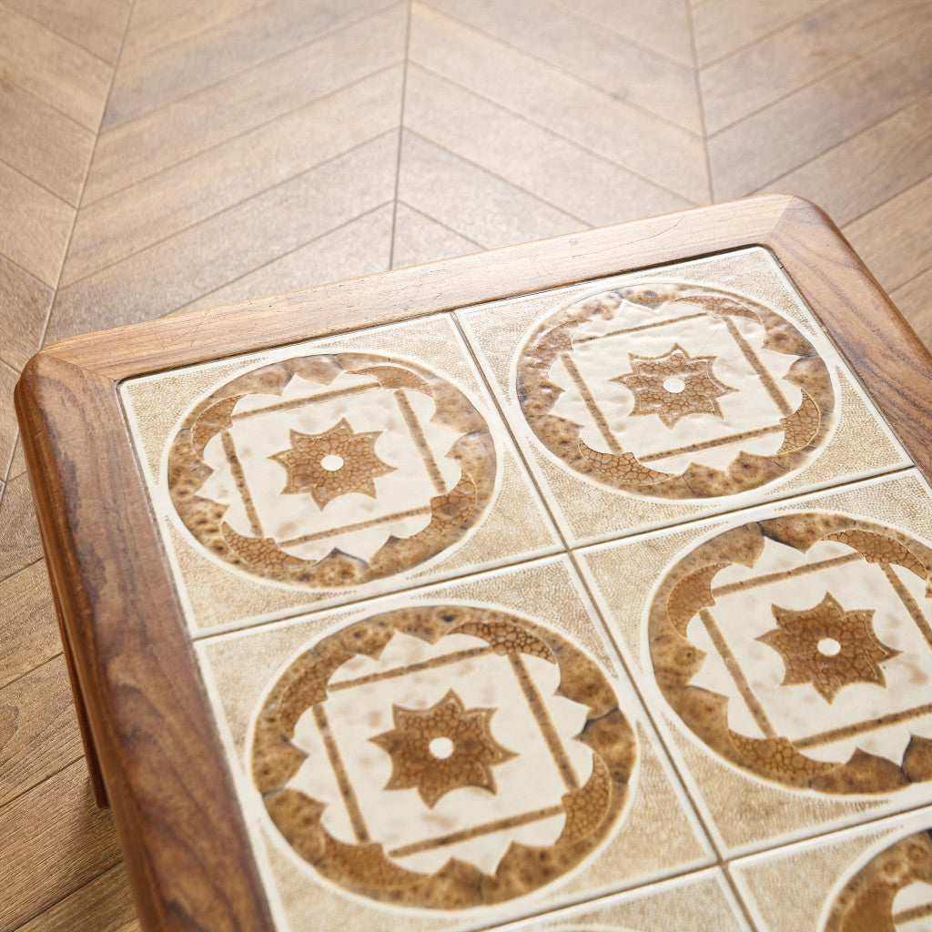 タイルトップ コーヒーテーブル