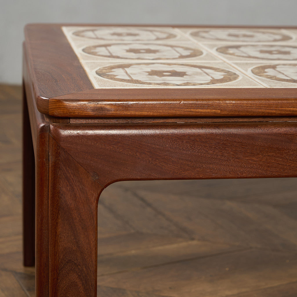 タイルトップ コーヒーテーブル