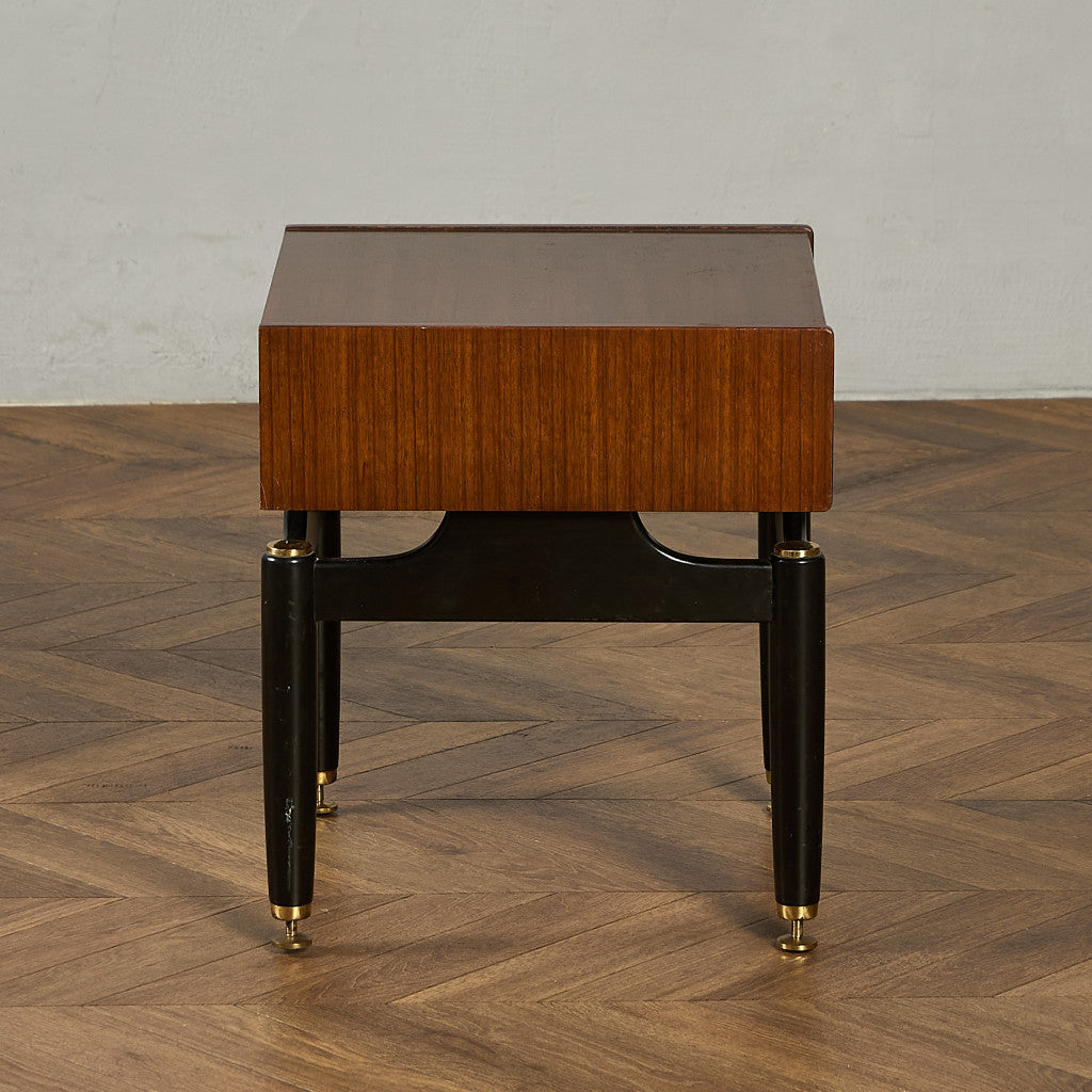 Tola&black ベッドサイドテーブル 206