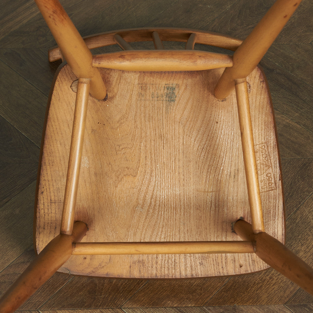 スティックバックチェア