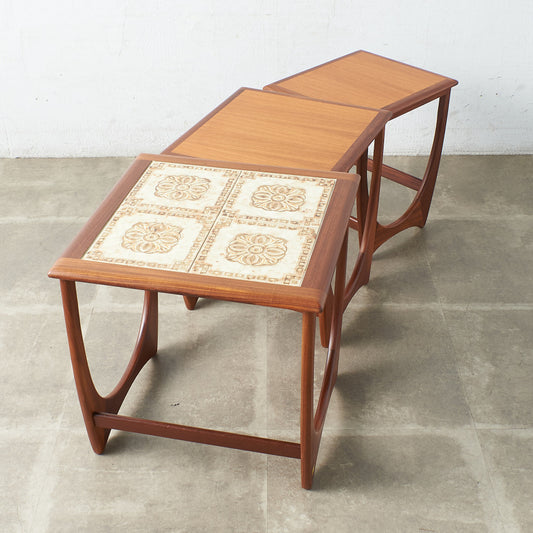 Astro セラミックタイルトップ ネストテーブル