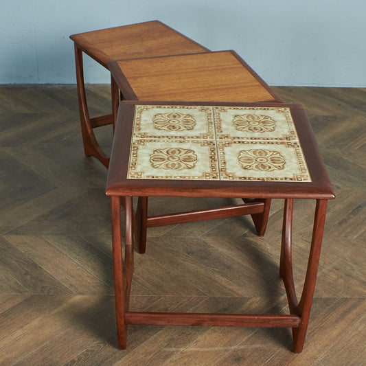 Astro セラミックタイルトップ ネストテーブル