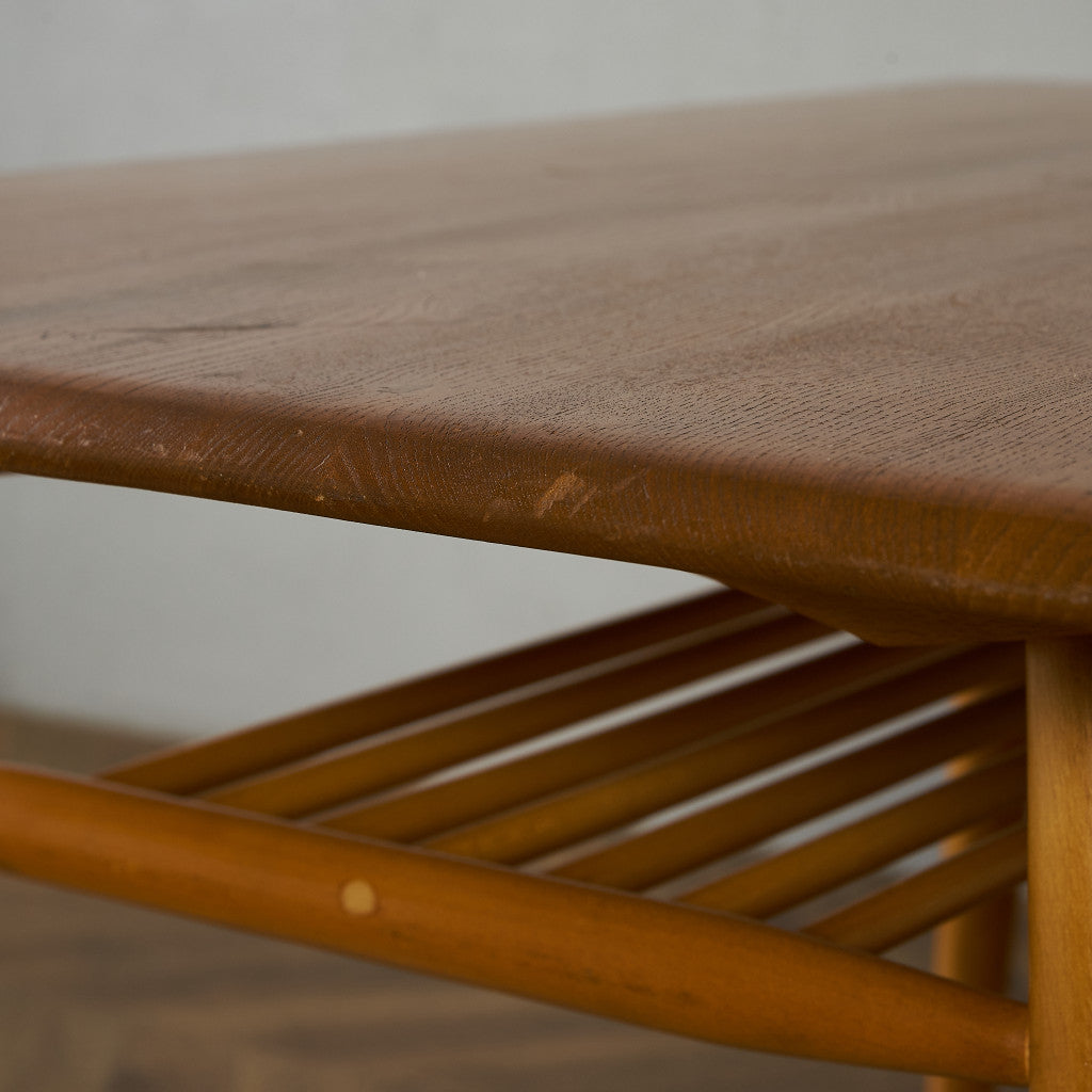 ブレックファストテーブル