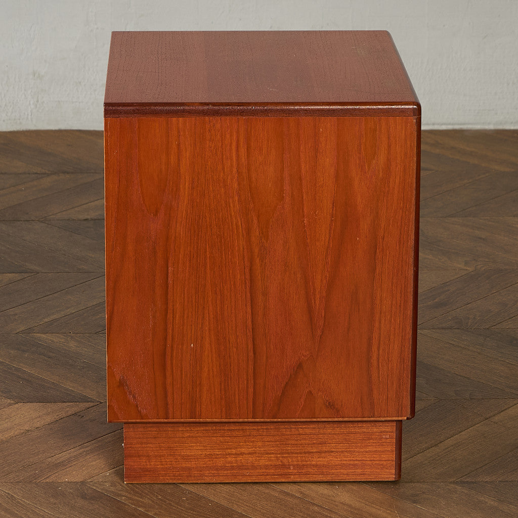 Fresco ナイトテーブル