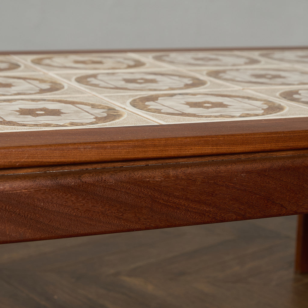 タイルトップ コーヒーテーブル