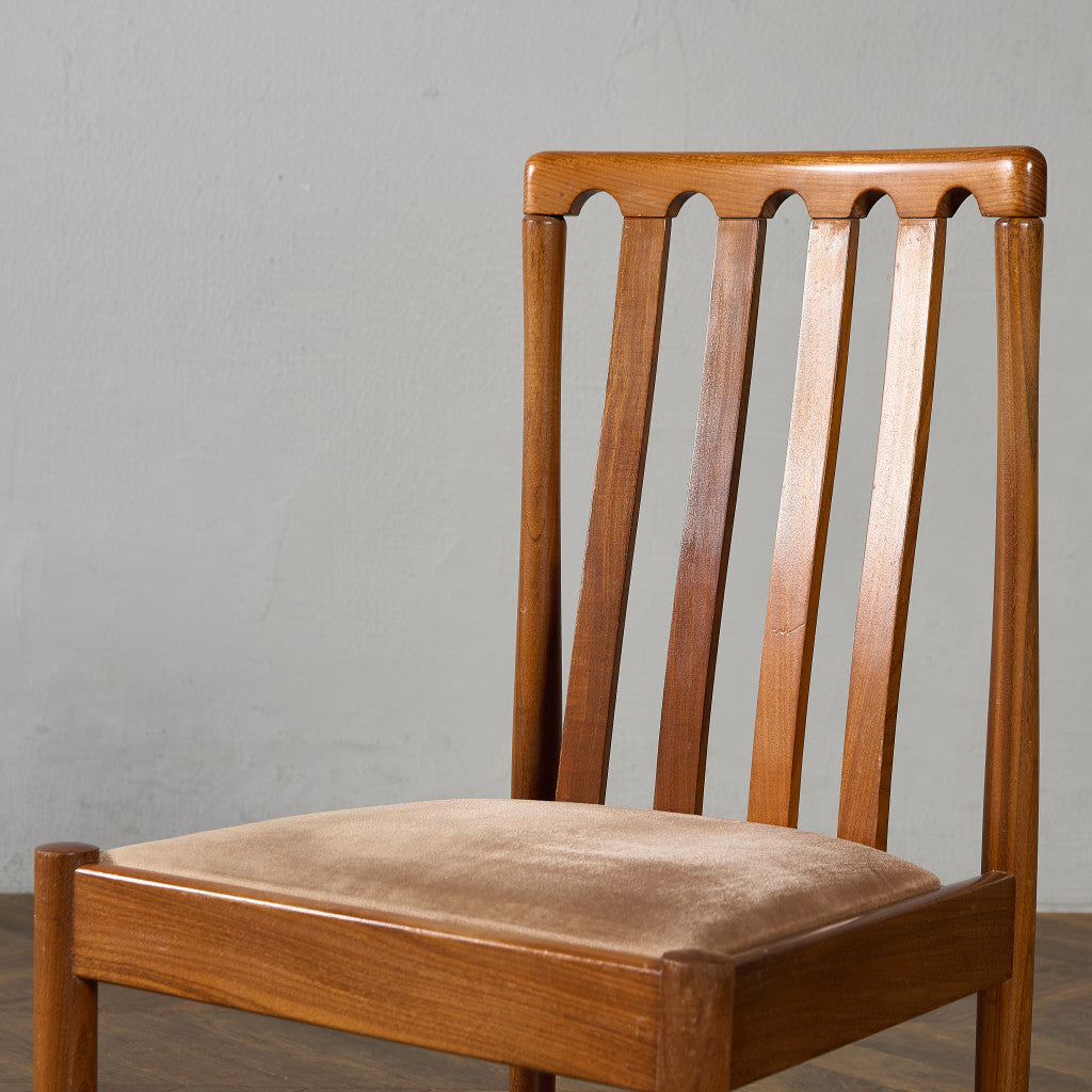 スラットバックチェア