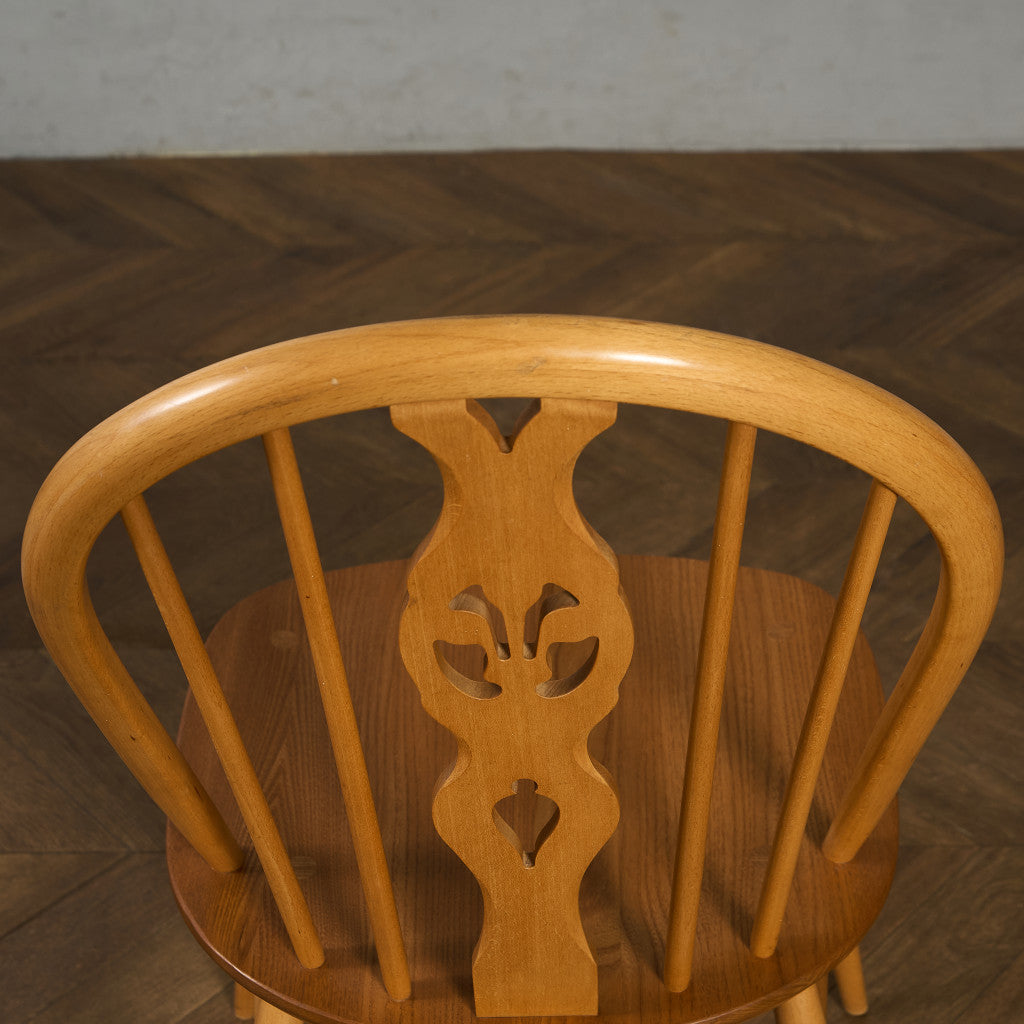 シスルバックチェア ゴールドメタルラベル