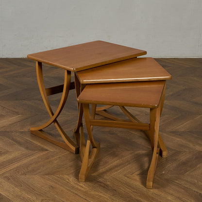 ネストテーブル