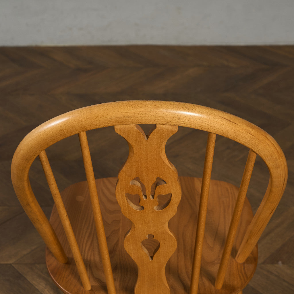 シスルバックチェア ゴールドメタルラベル