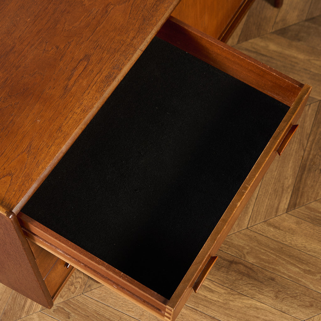 イギリス ヴィンテージ サイドボード