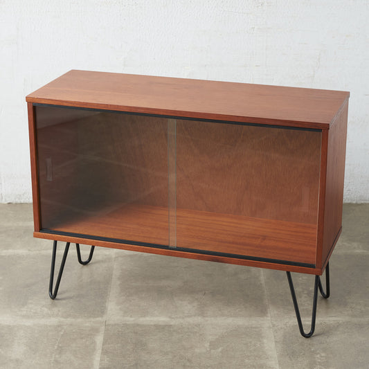 ヴィンテージ ガラスキャビネット / カスタム アイアンヘアピンレッグ