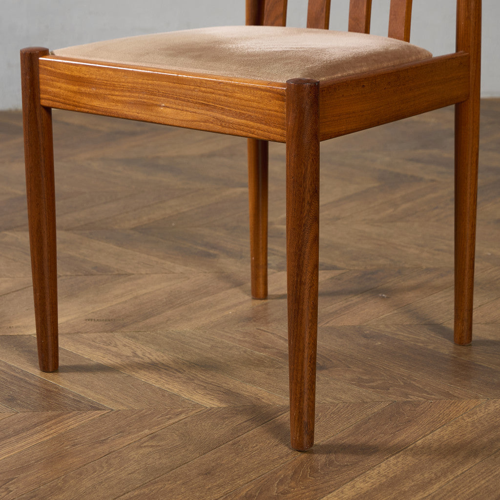 スラットバックチェア