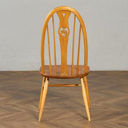 スワンバックチェア ラウンドメタルラベル