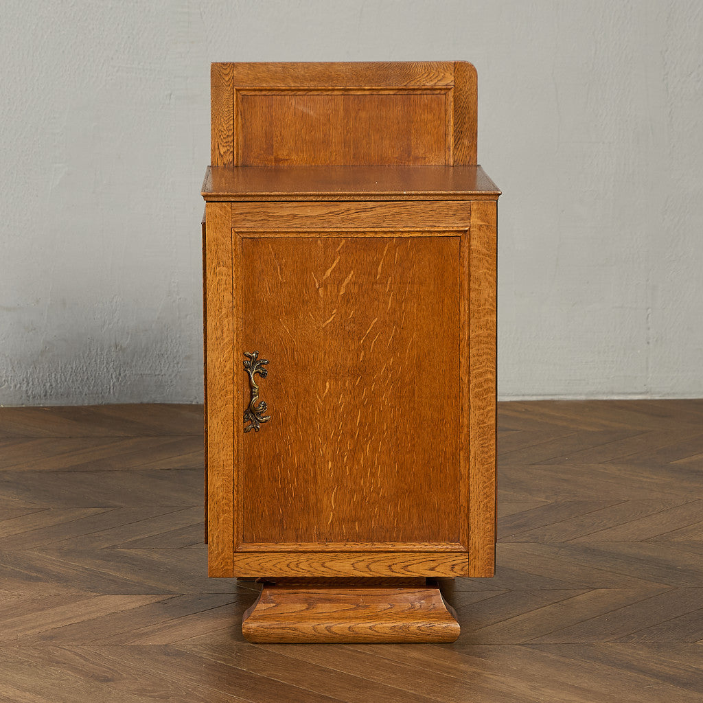 英国 クラシック ベッドサイド キャビネット