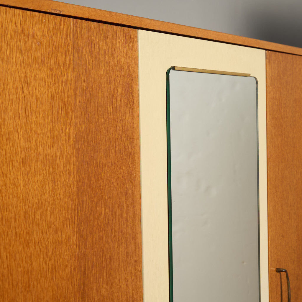 Chinese white ヴィンテージ 3ドア ワードローブ 初期ゴールドラベル