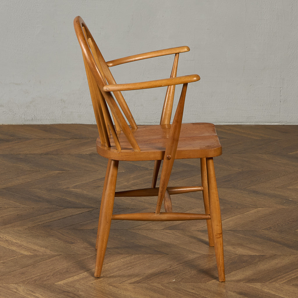 フープバックアームチェア