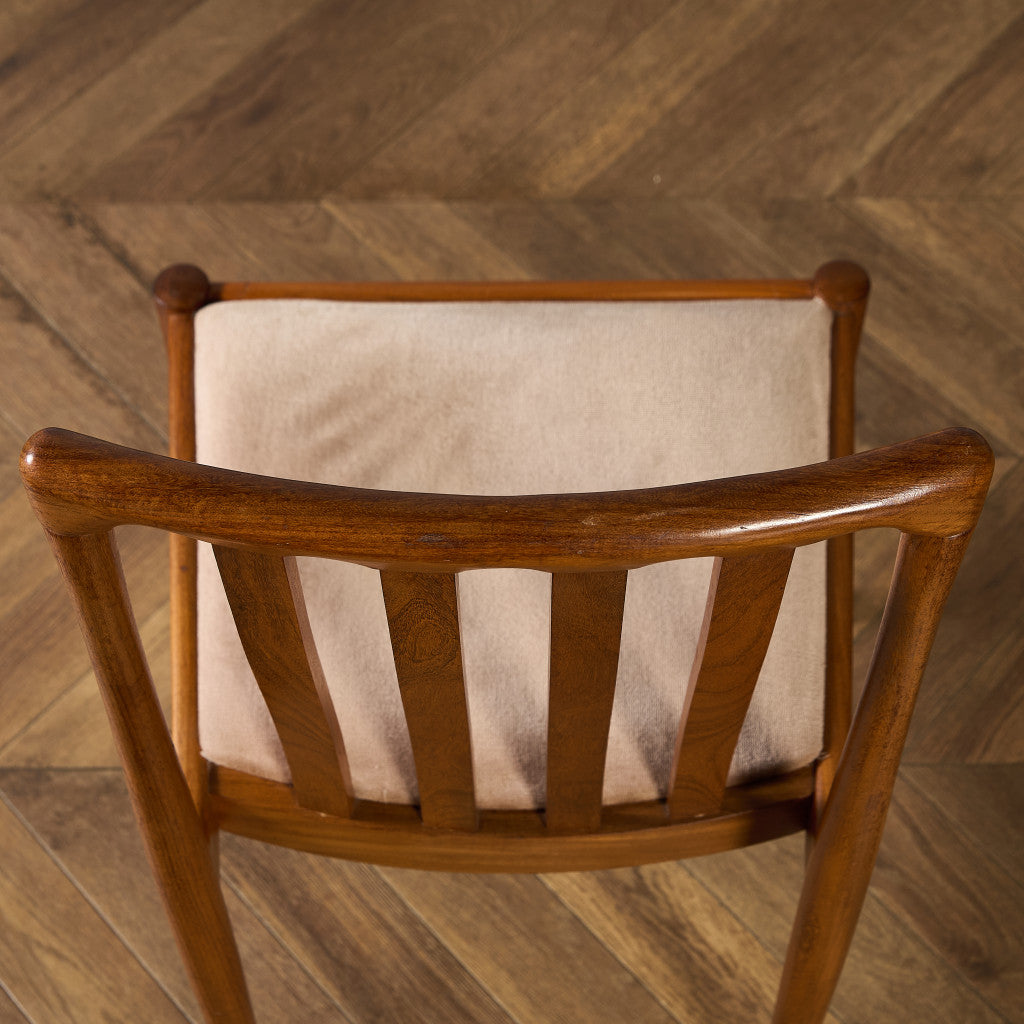 スラットバックチェア