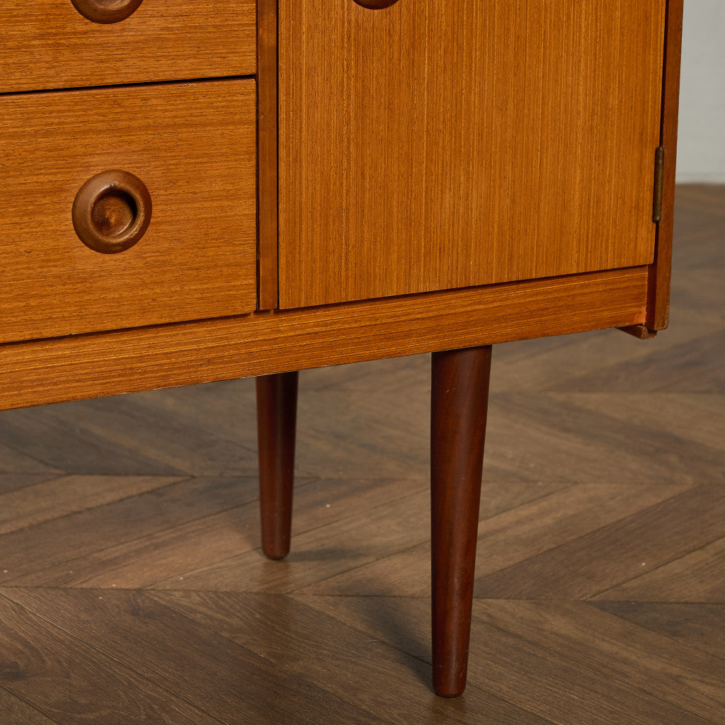 イギリス ヴィンテージ サイドボード