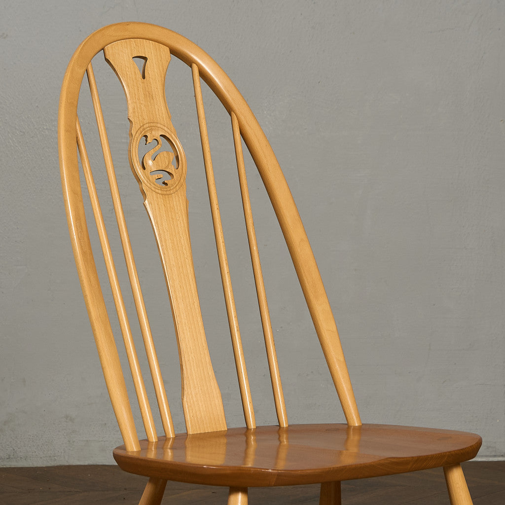 スワンバックチェア  ラウンドメタルラベル