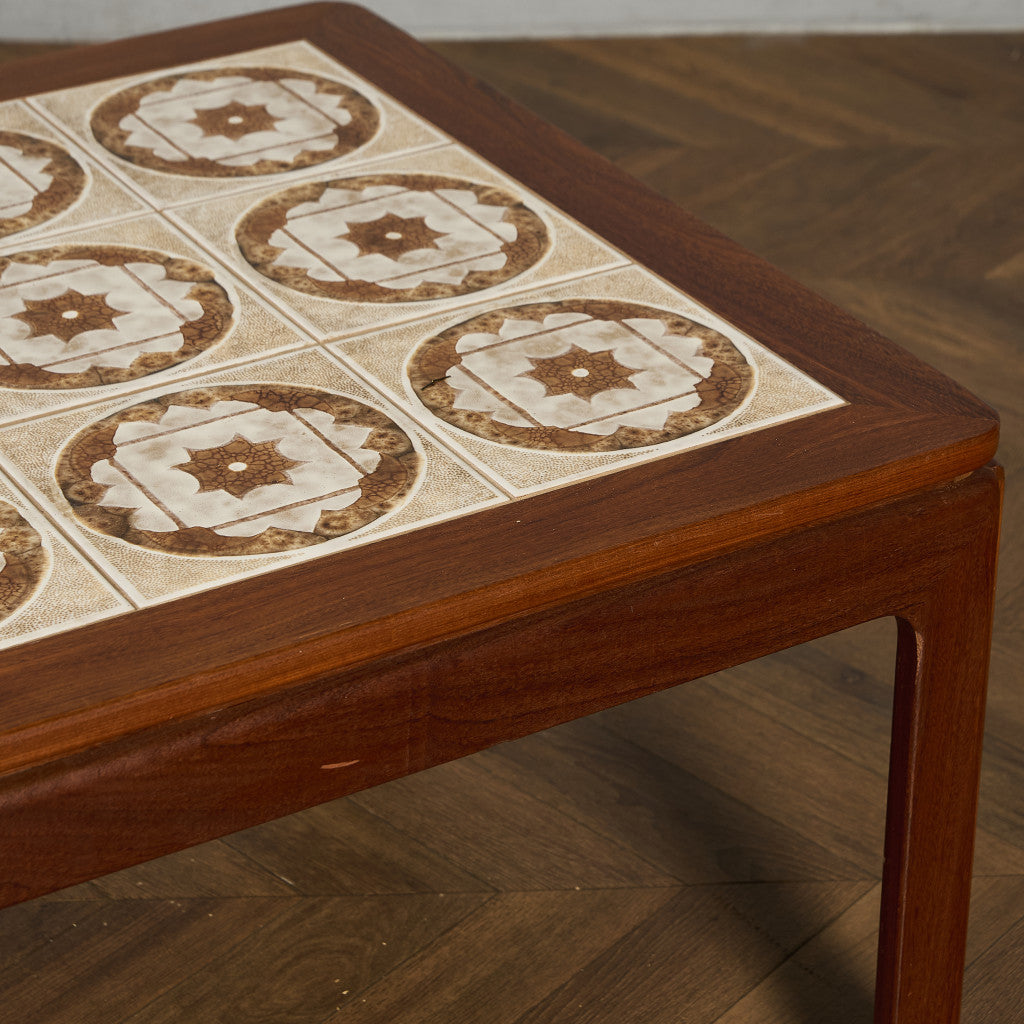 タイルトップ コーヒーテーブル