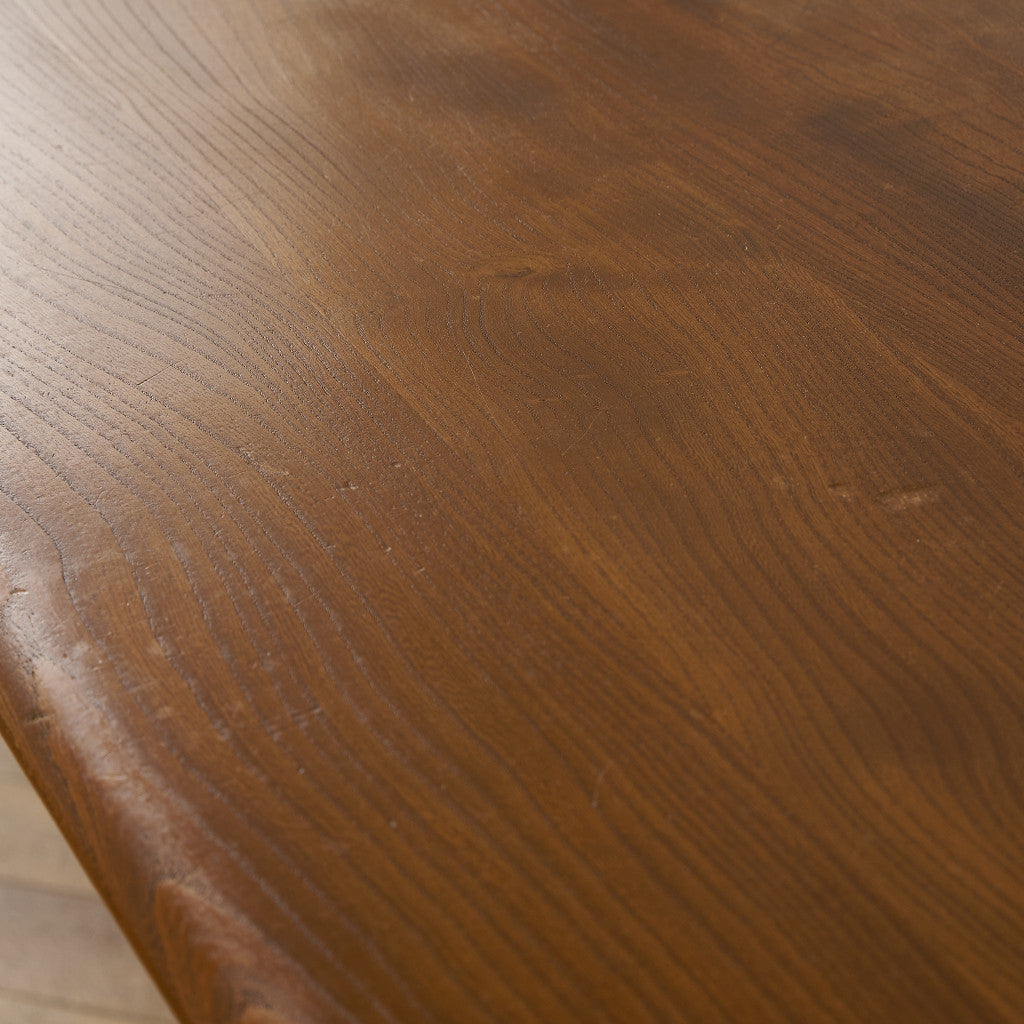 ブレックファストテーブル