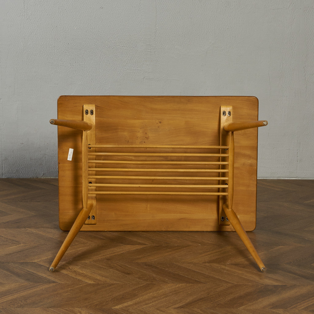 ブレックファストテーブル