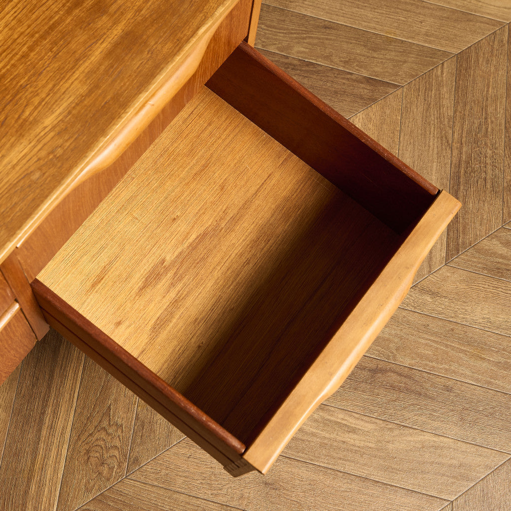 イギリス ヴィンテージ サイドボード