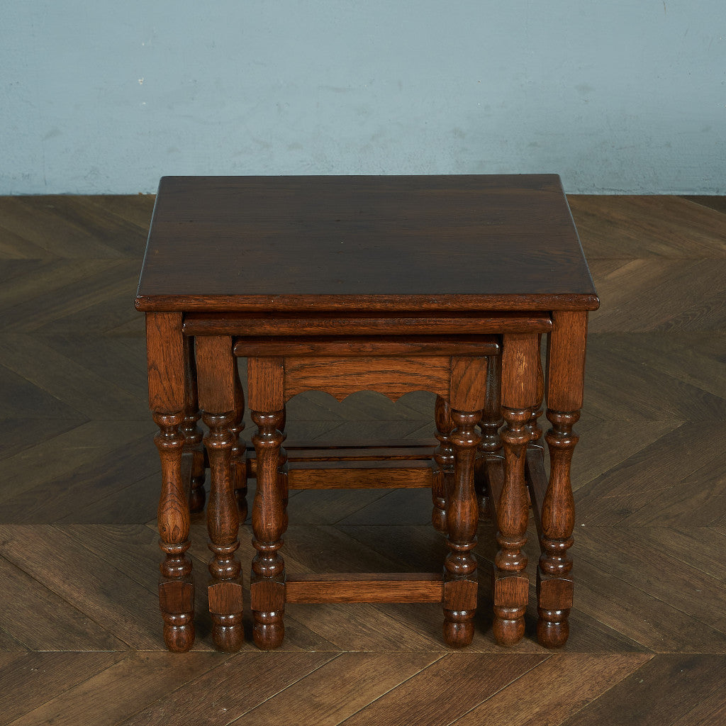 British classic oak nesting table #81756