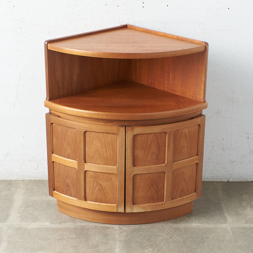 65904][ネイサン Nathan]十字扉 ヴィンテージ コーナーキャビネット