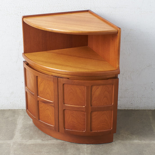 十字扉 ヴィンテージ コーナーキャビネット