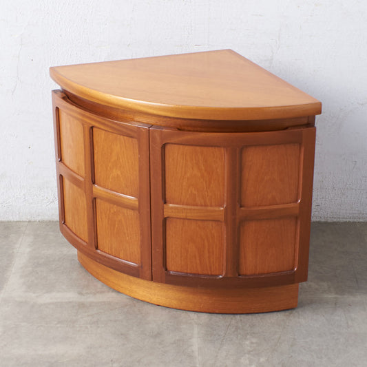 十字扉 ヴィンテージ コーナーキャビネット