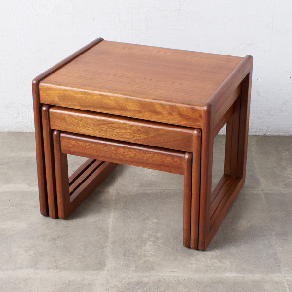 [78642]英国 ヴィンテージ ネストテーブル チーク サイドテーブル ナイトテーブル 北欧 スタイル ローテーブル ビンテージ 入れ子 木製