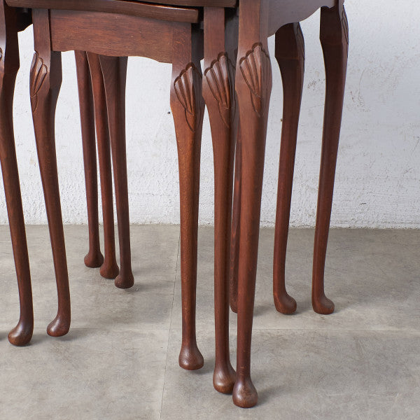 [59485]英国 クラシック ネストテーブル 猫脚 ウォールナット サイドテーブル ローテーブル 飾り台 イギリス ナイトテーブル 木製 花台