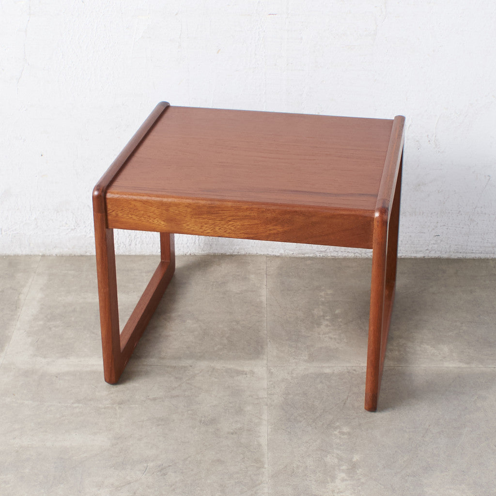 [65008]SUNELM ネストテーブル チーク 英国 ヴィンテージ ローテーブル サイドテーブル 北欧 スタイル イギリス ビンテージ 木製 飾り台